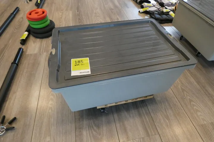 Kiste mit Rollbrett und mit Sportneer Gewichtsmanschetten, verstellbar, schwarz/grau